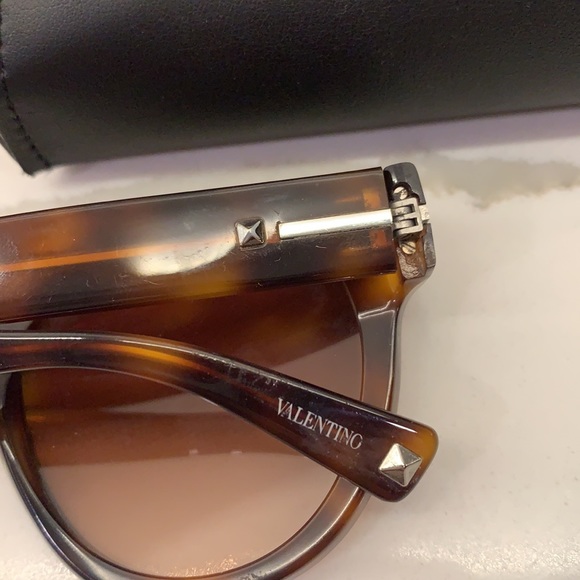 Valentino Sunglasses - Picture 5 of 8